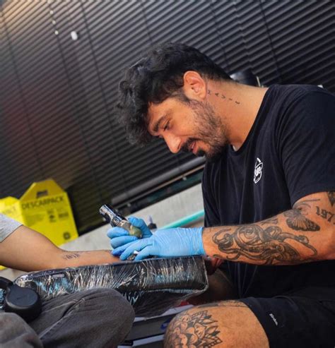 tatuagem de anita no anus|Tatuador conta detalhes sobre tattoo na região íntima。